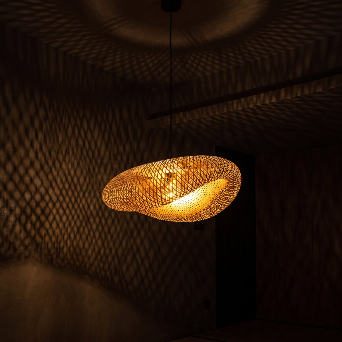 Suspension en Bambou Tressé — Lustre Salon & Salle à Manger Bohème